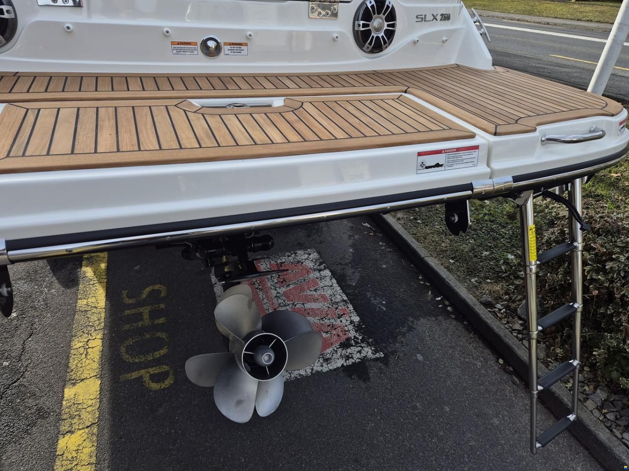 Sea Ray SLX 250 Europe