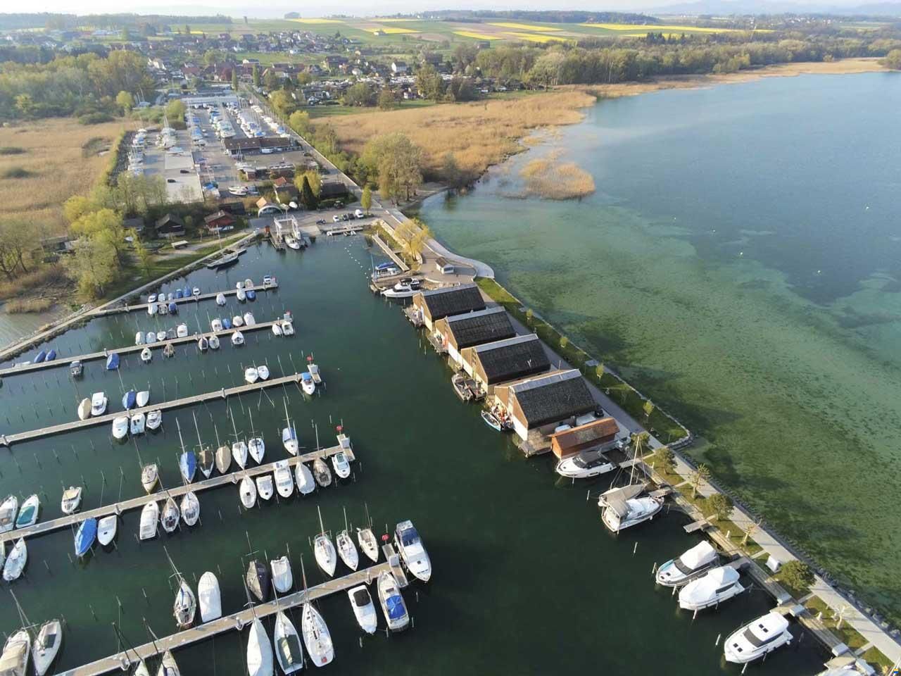 Place d'amarrage à Chevroux
