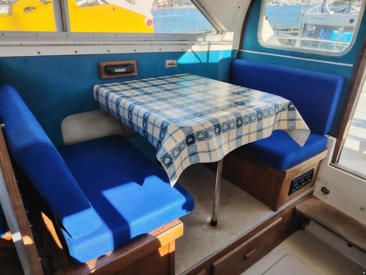 Bertram Yacht 28' Fbc