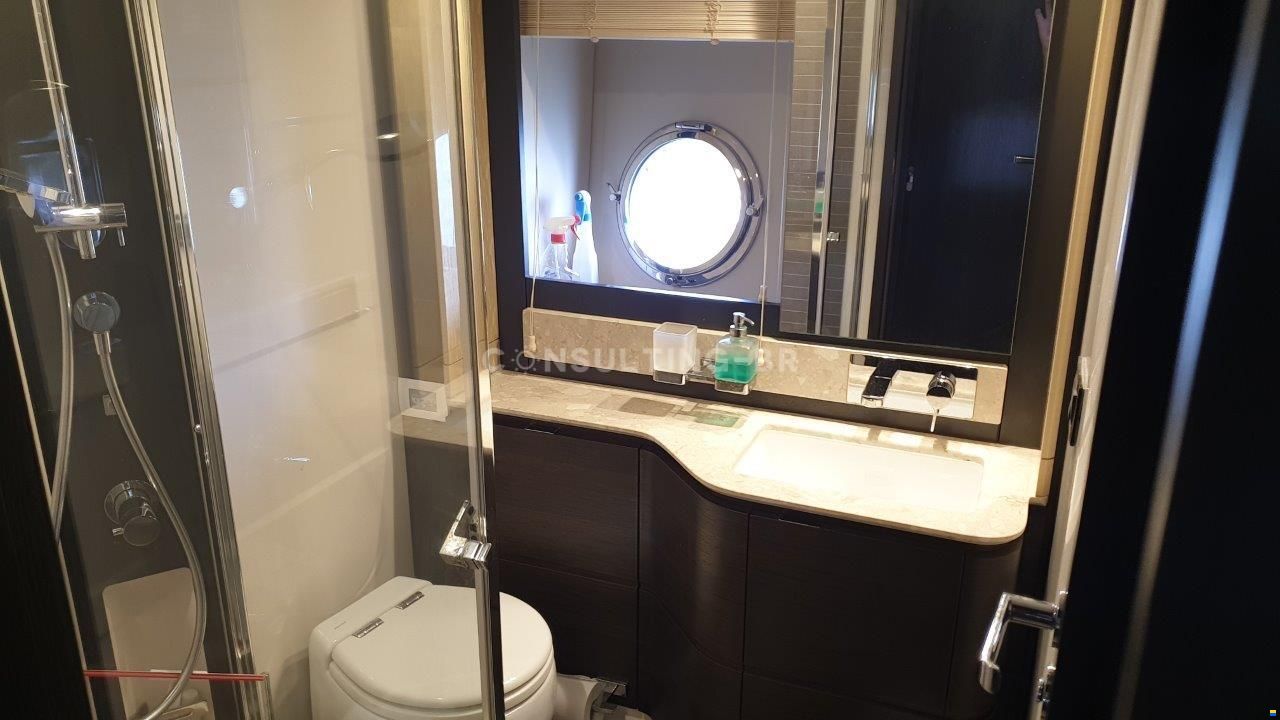 Azimut 66 Fly