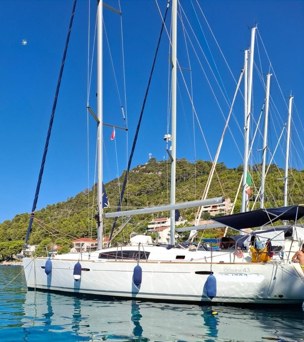 Beneteau Oceanis 43