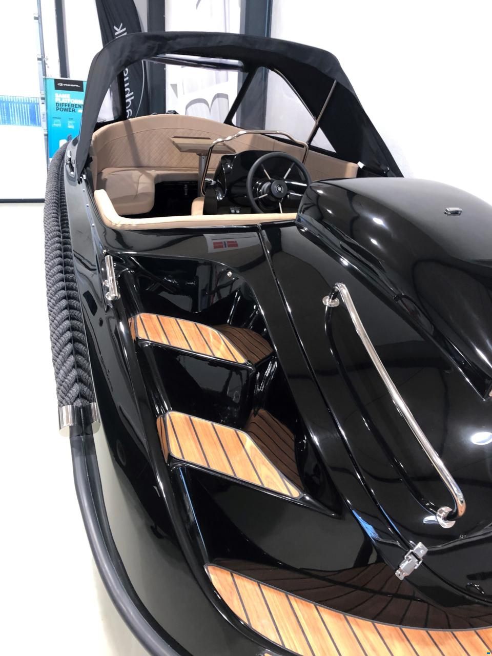 Tender Gentleman&acute;s Launch 600XL
