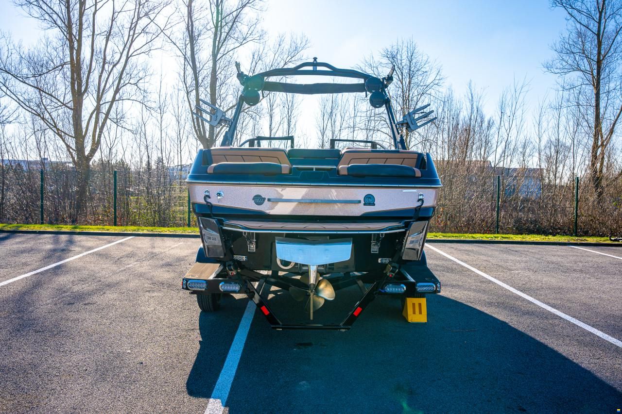 Malibu Wakesetter 23 LSV