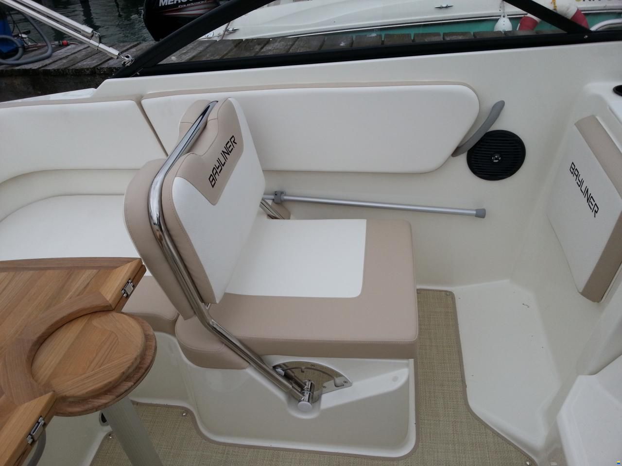 Bayliner VR5 Cuddy