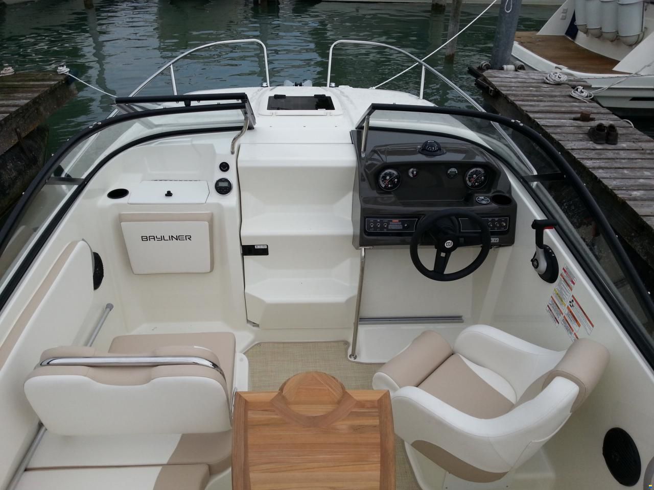 Bayliner VR5 Cuddy