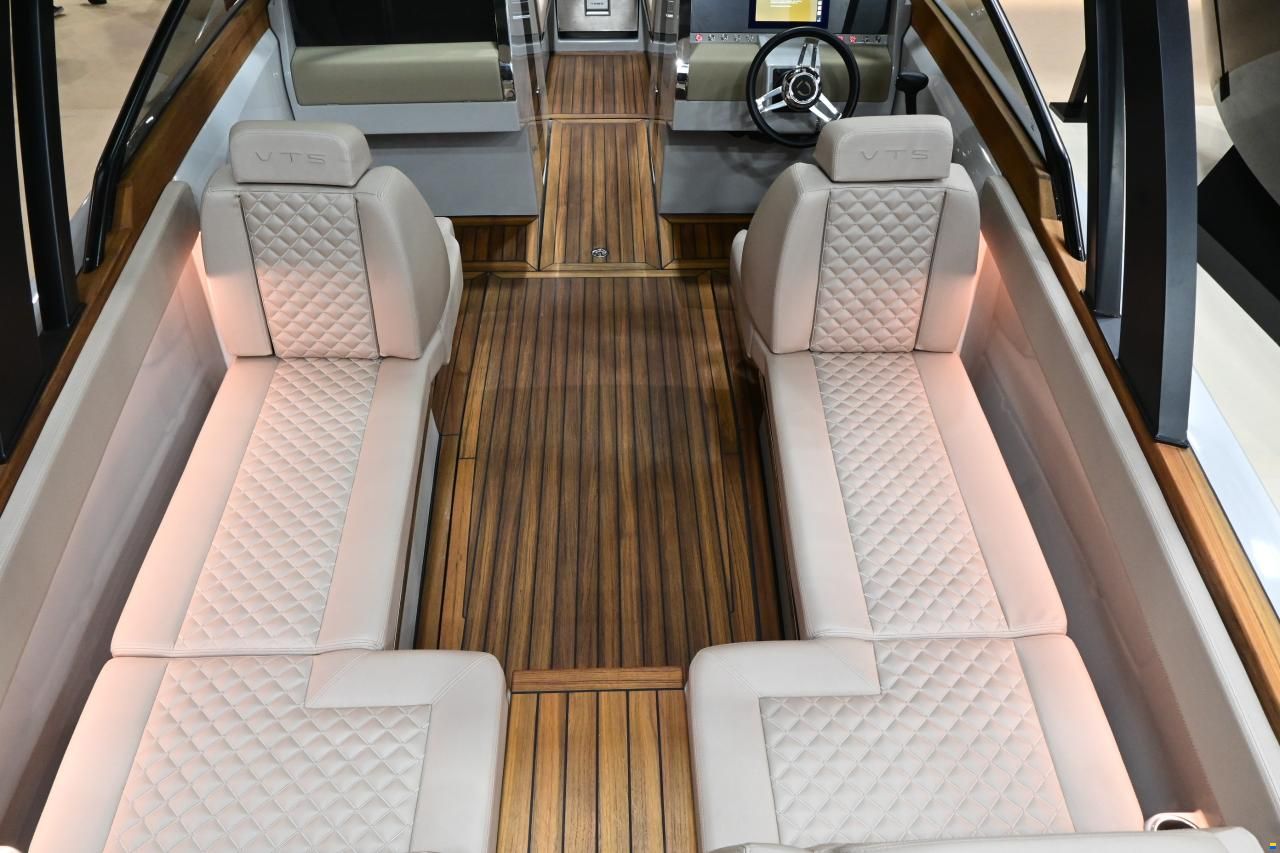 VTS Boats Flying Shark 7.7 Bowrider