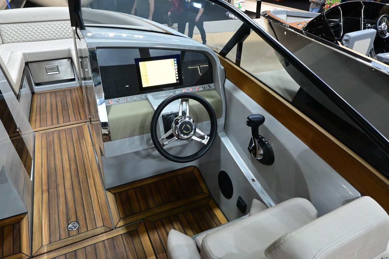 VTS Boats Flying Shark 7.7 Bowrider