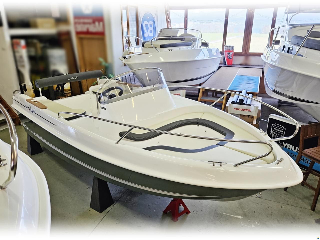 B2 Marine Cap Ferret 472 Open