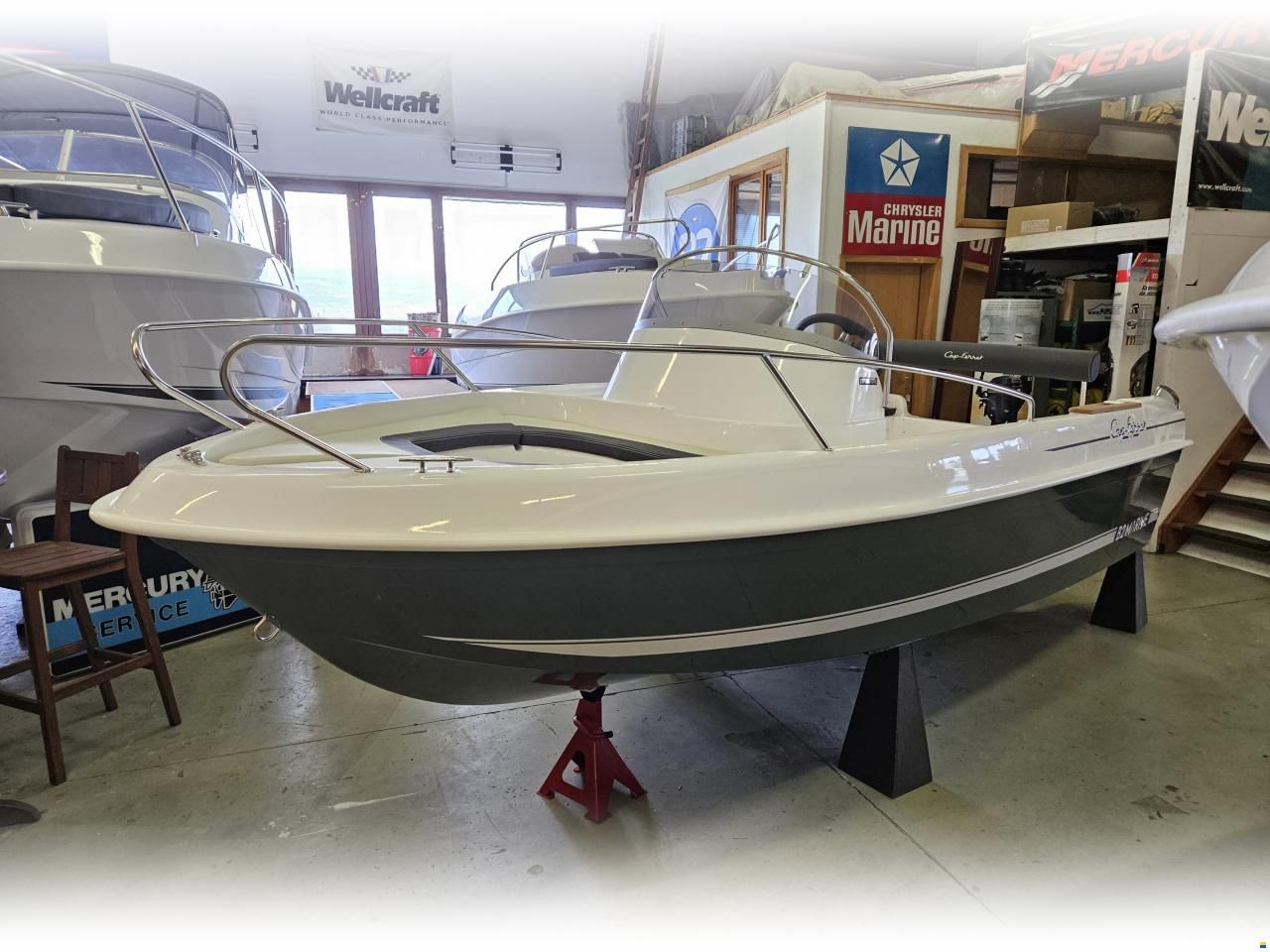 B2 Marine Cap Ferret 472 Open