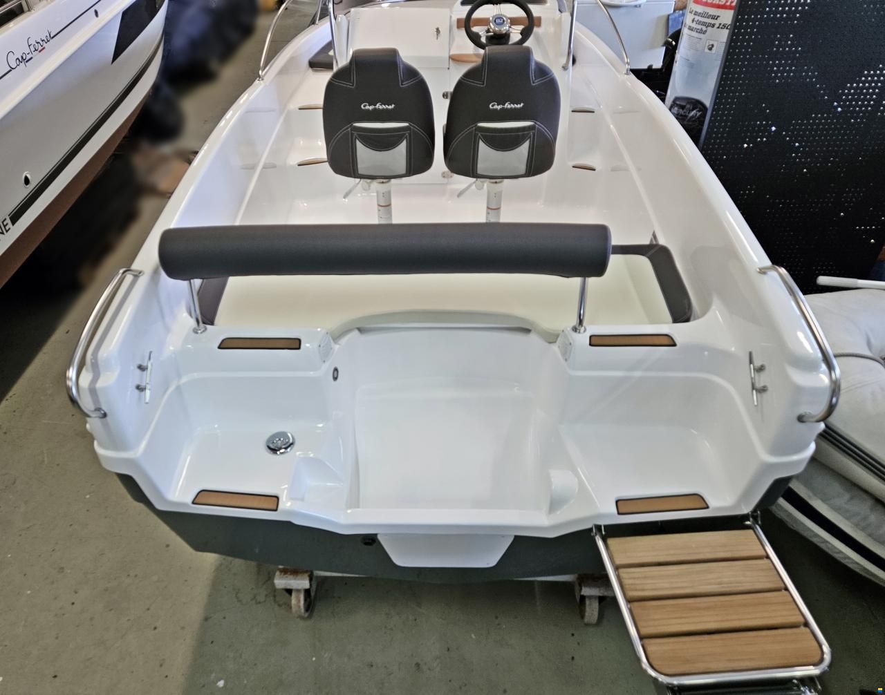 B2 Marine Cap Ferret 552 Sun Deck
