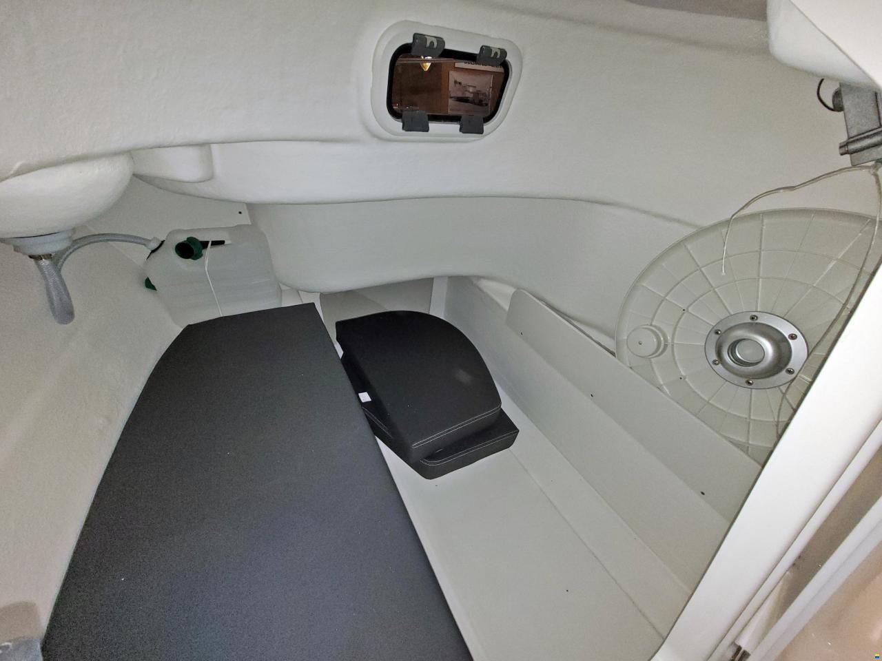 B2 Marine Cap Ferret 572 Open