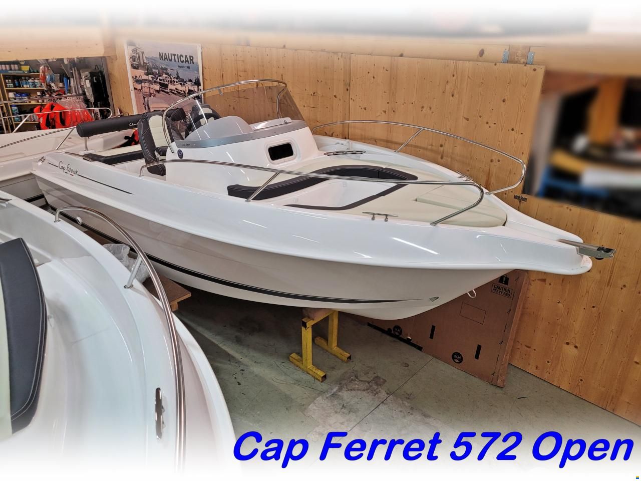 B2 Marine Cap Ferret 572 Open