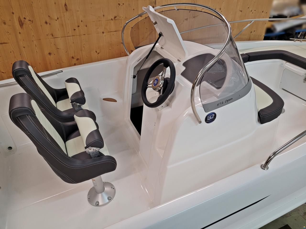 B2 Marine Cap Ferret 572 Open