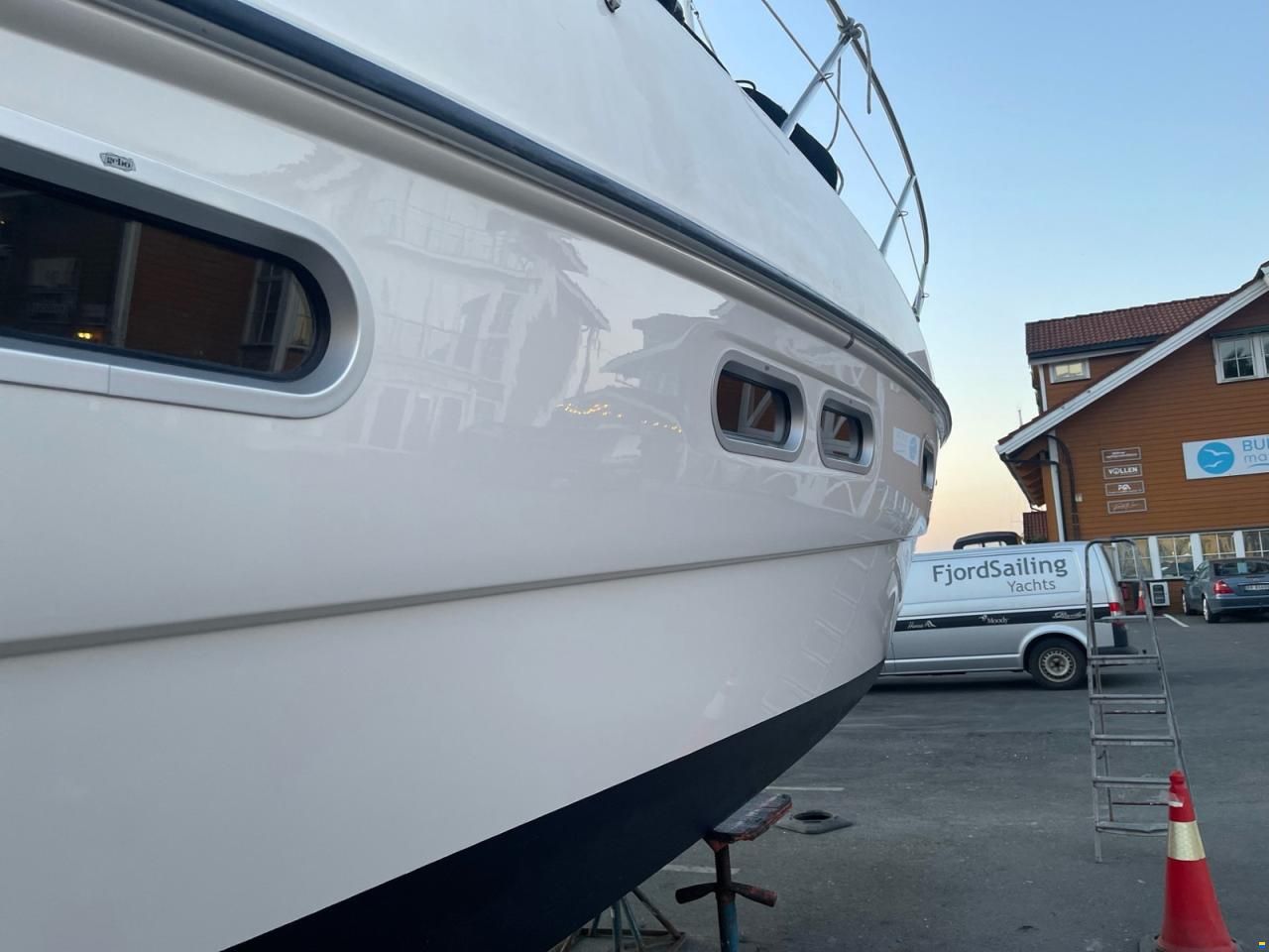 Sealine S38