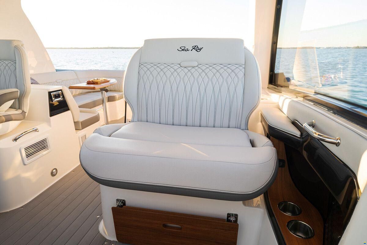 Sea Ray Sundancer 370