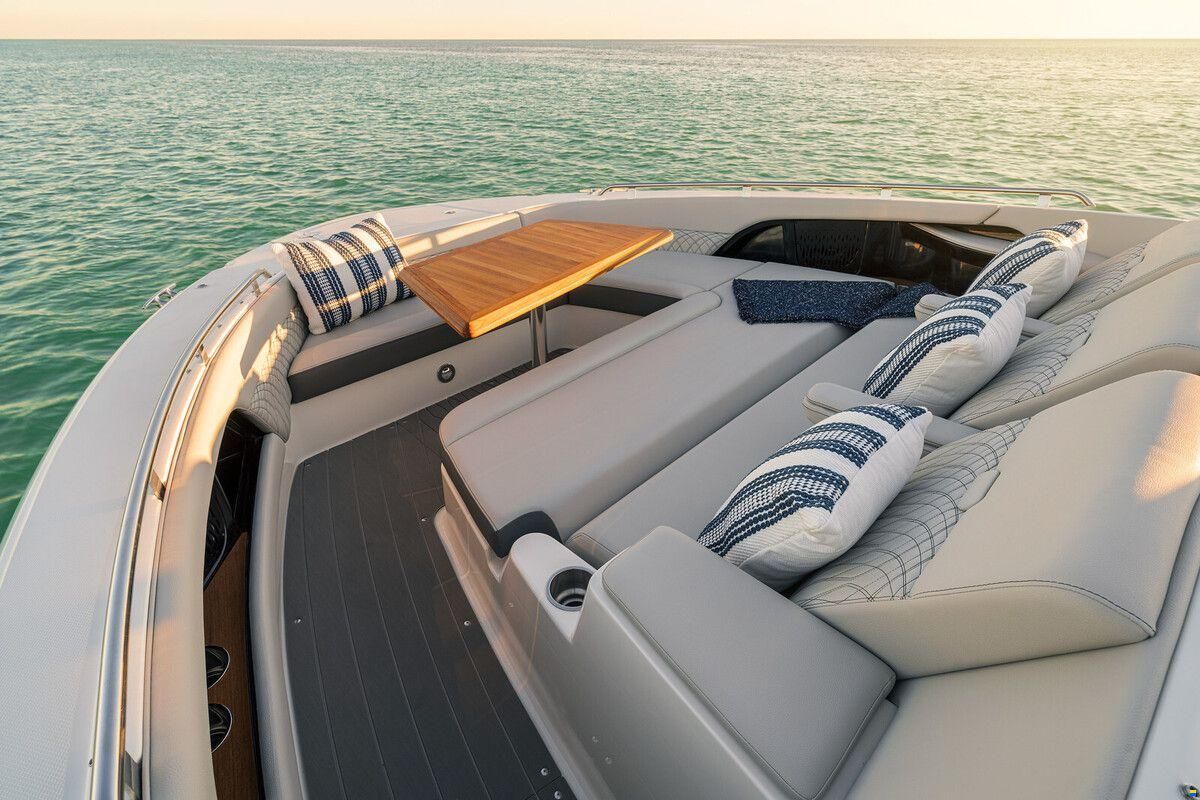 Sea Ray Sundancer 370