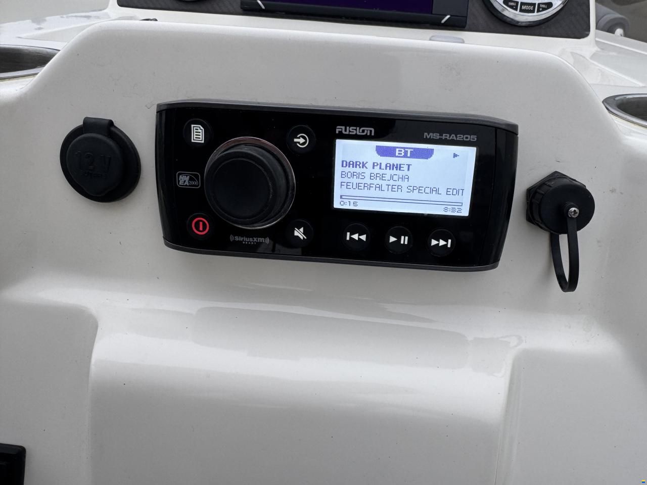 Quicksilver Active 605