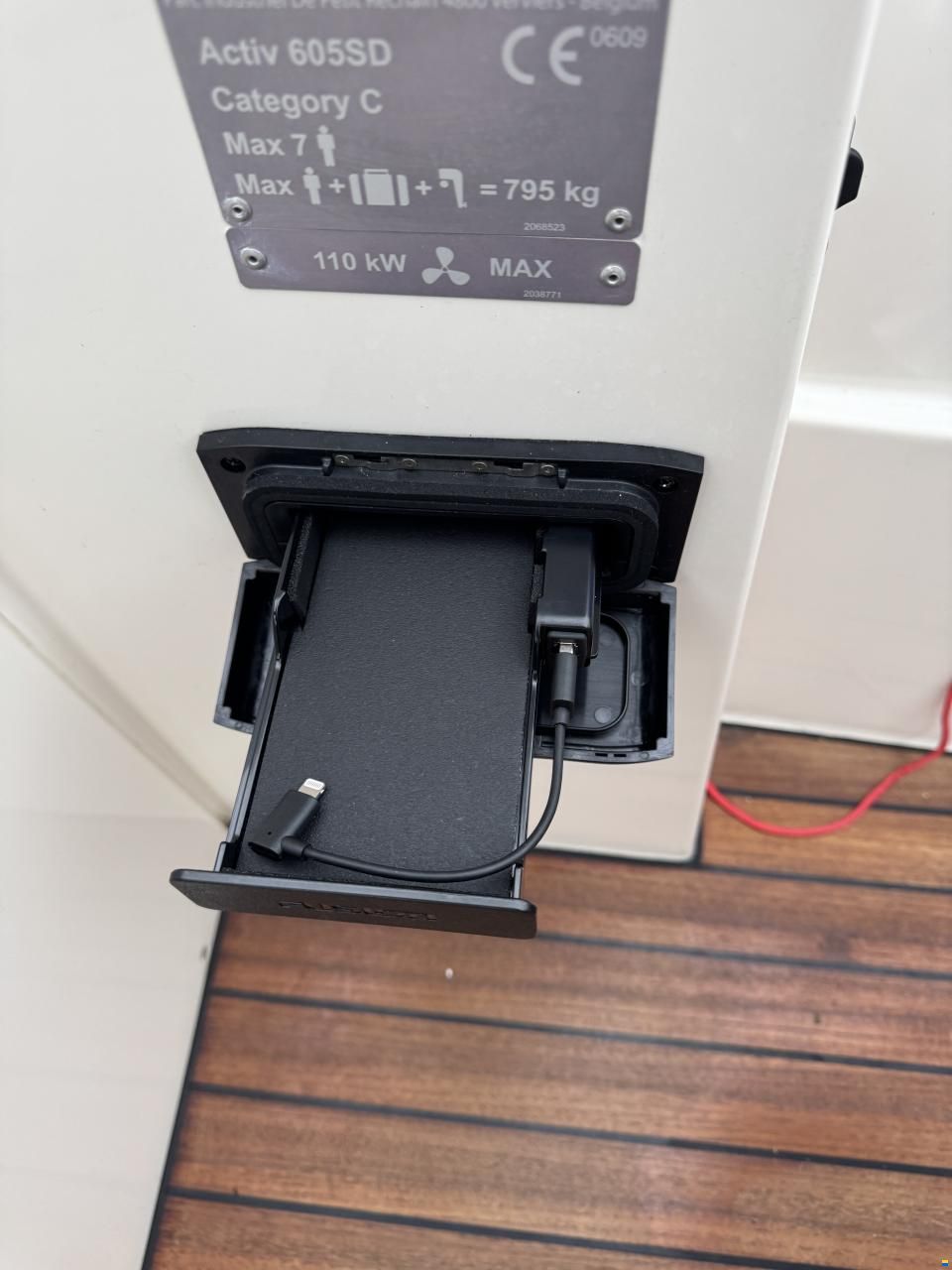 Quicksilver Active 605