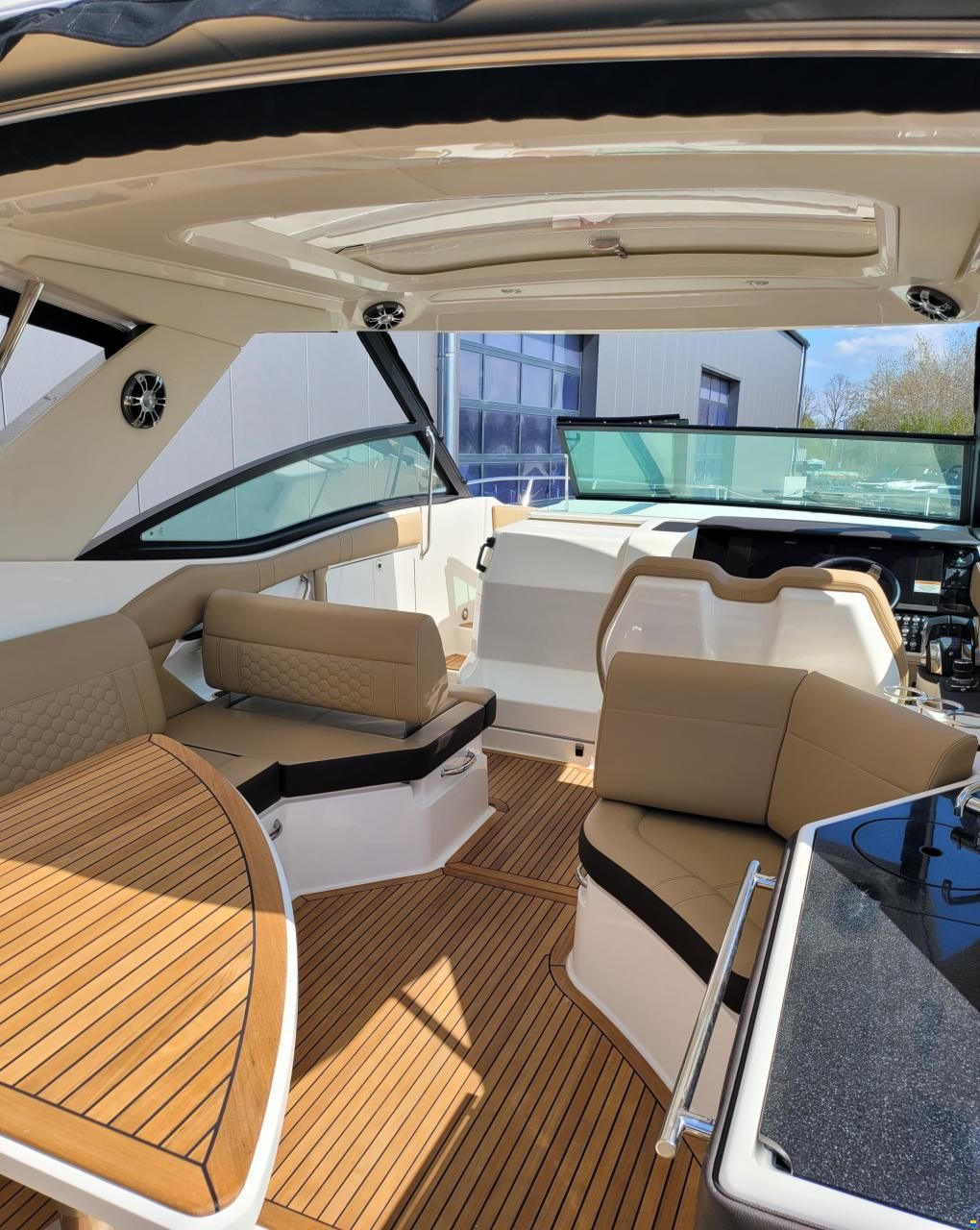 Sea Ray 320 DAE Sundancer