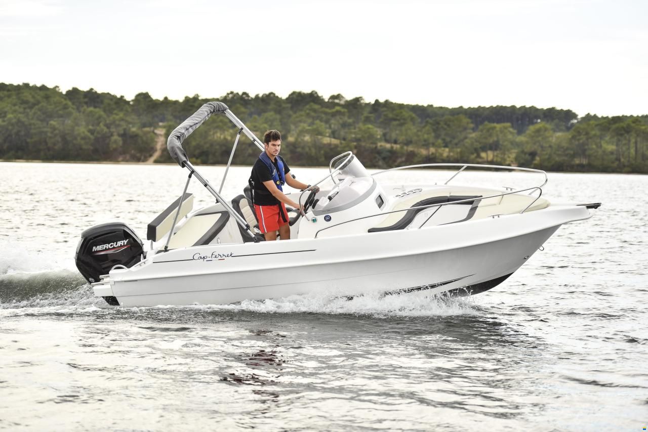 B2 Marine Cap Ferret 572 Open - Mercury 90 EFI