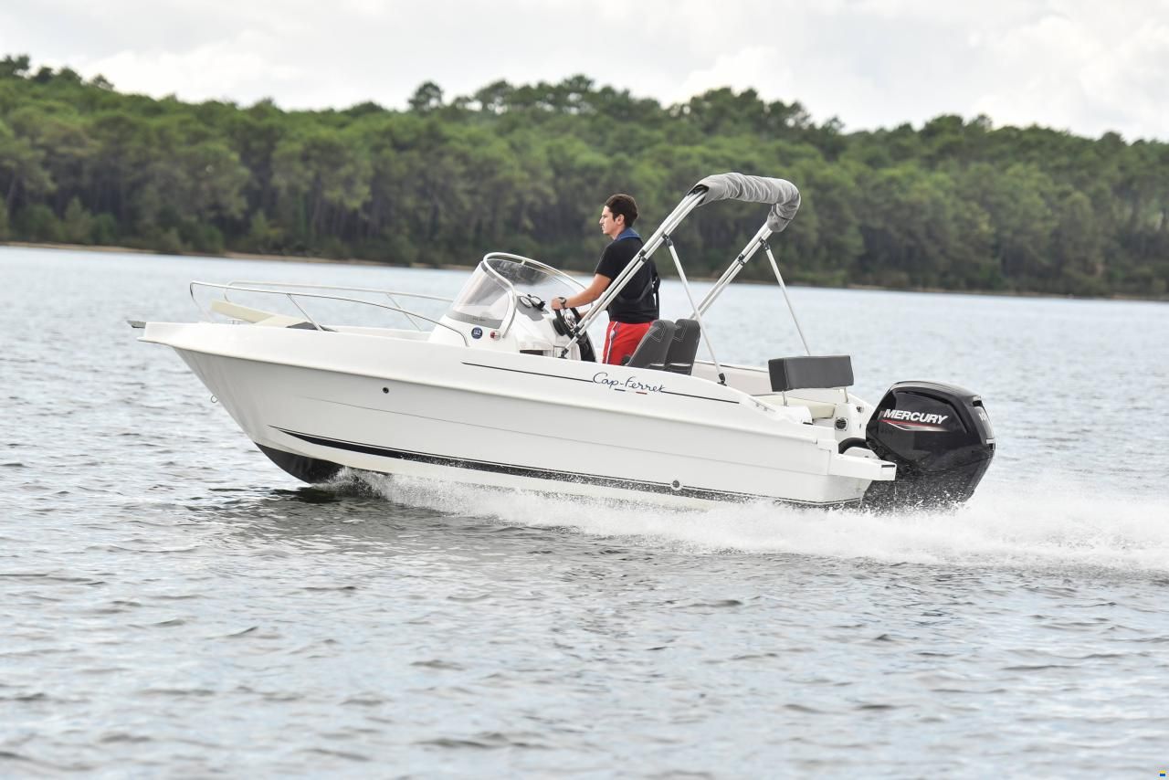 B2 Marine Cap Ferret 572 Open - Mercury 90 EFI