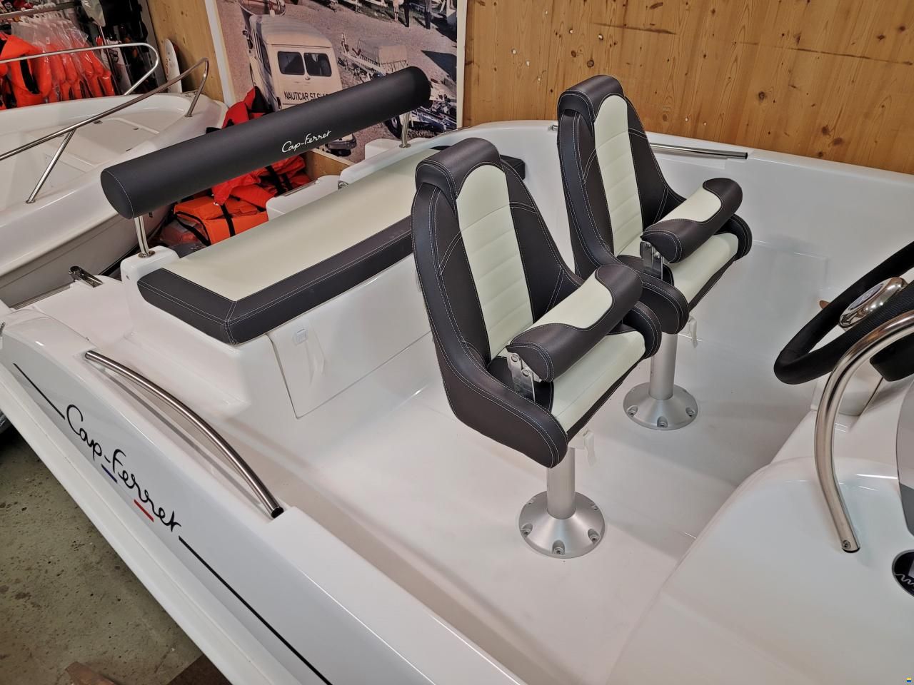 B2 Marine Cap Ferret 572 Open - Mercury 90 EFI