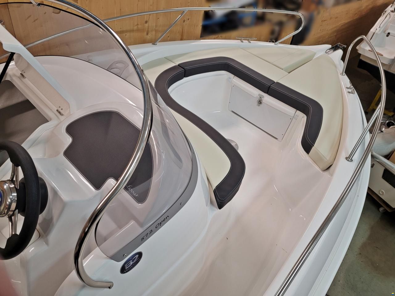 B2 Marine Cap Ferret 572 Open - Mercury 90 EFI