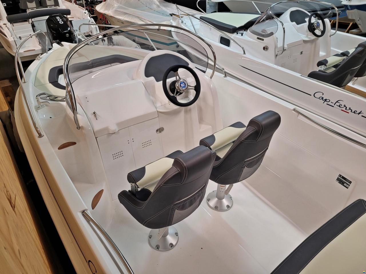 B2 Marine Cap Ferret 572 Open - Mercury 90 EFI