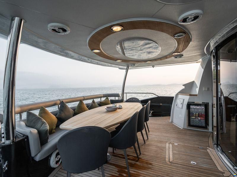 Sunseeker 90 Yacht