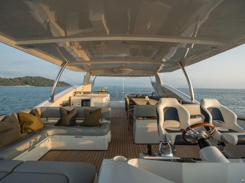 Sunseeker 90 Yacht