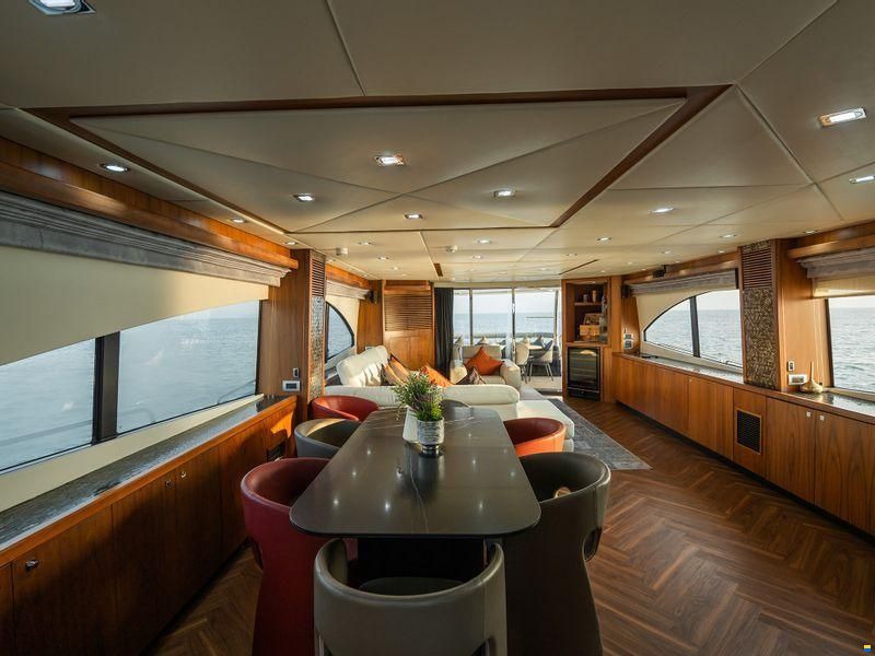 Sunseeker 90 Yacht