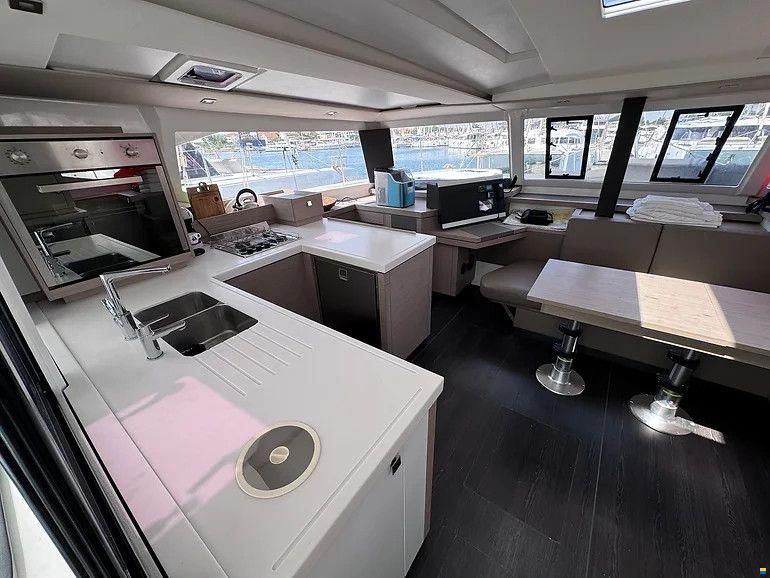 Fountaine Pajot Astr&eacute;a 42