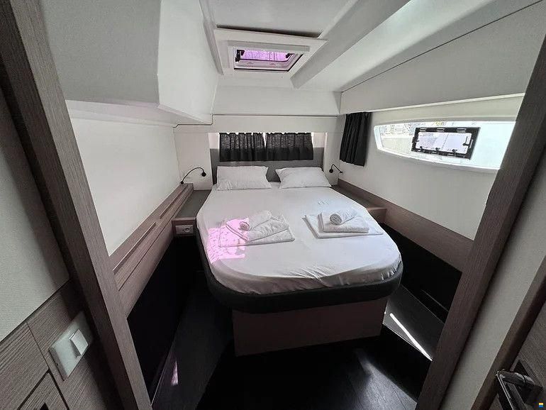 Fountaine Pajot Astr&eacute;a 42
