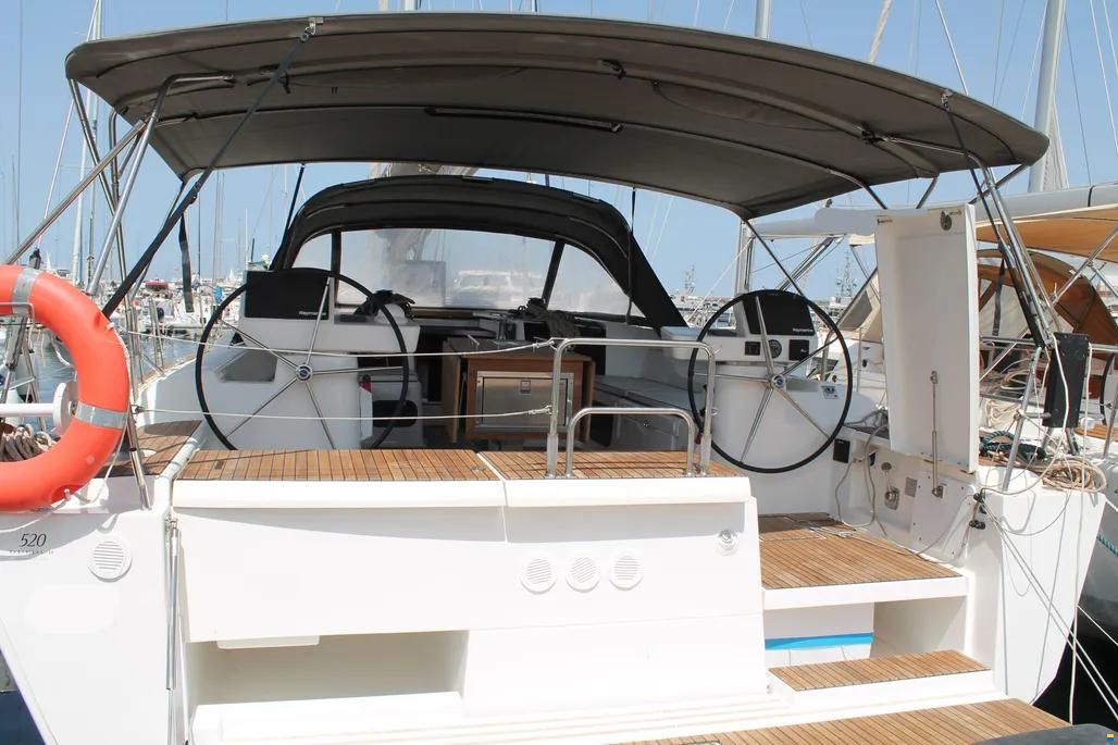Dufour 520
