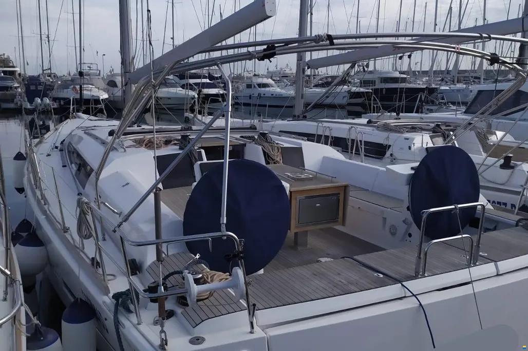 Dufour 520