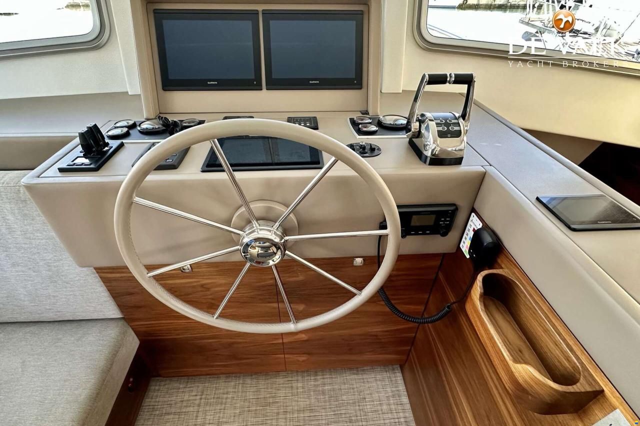 Steeler Yachts Explorer 50 Pilothouse