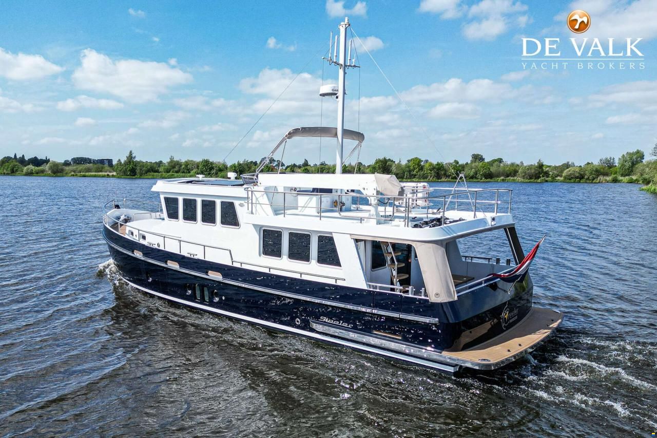 Steeler Yachts Explorer 50 Pilothouse