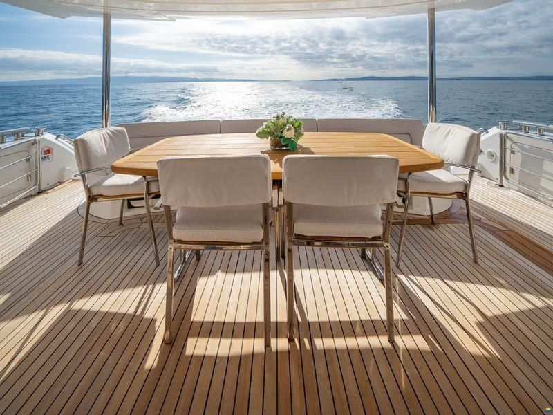 Sunseeker 82 Yacht