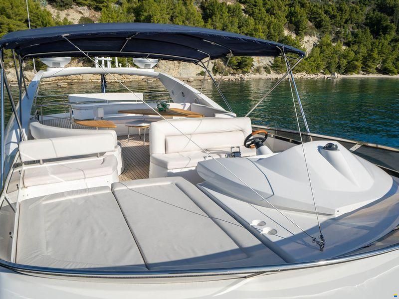 Sunseeker 82 Yacht