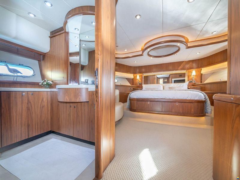 Sunseeker 82 Yacht