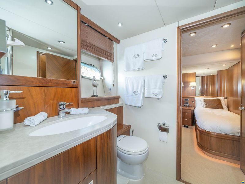Sunseeker 82 Yacht
