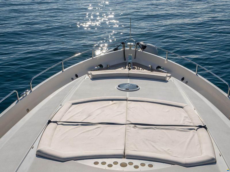 Sunseeker 82 Yacht
