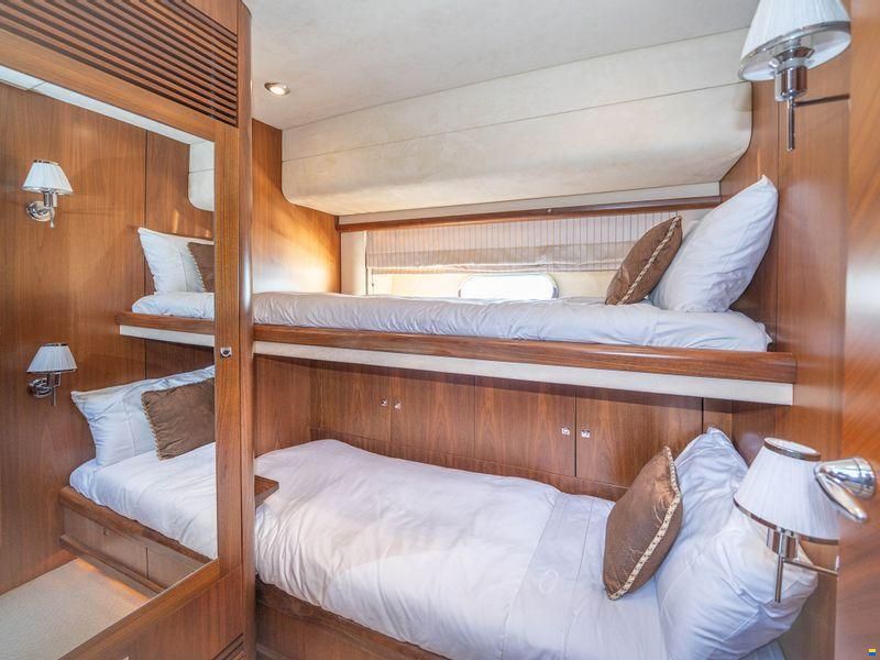Sunseeker 82 Yacht
