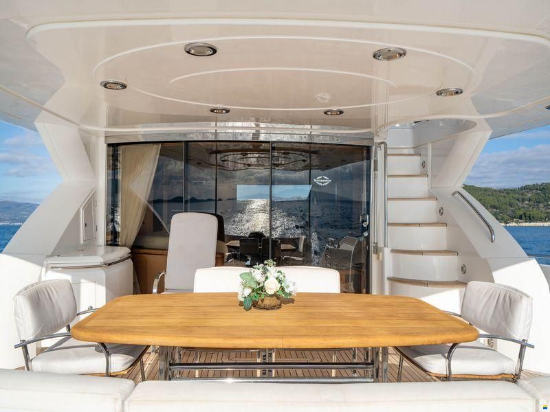 Sunseeker 82 Yacht
