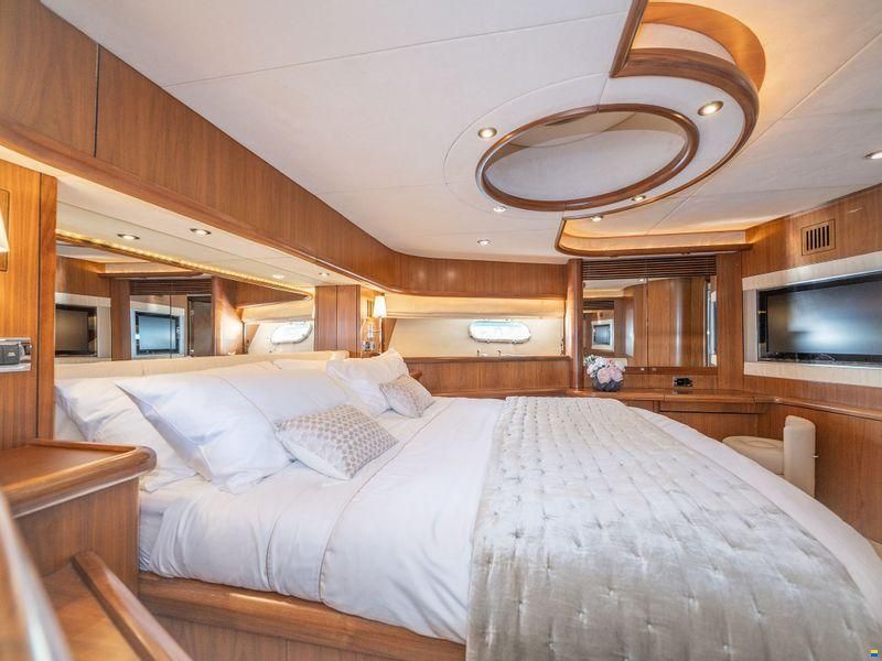 Sunseeker 82 Yacht
