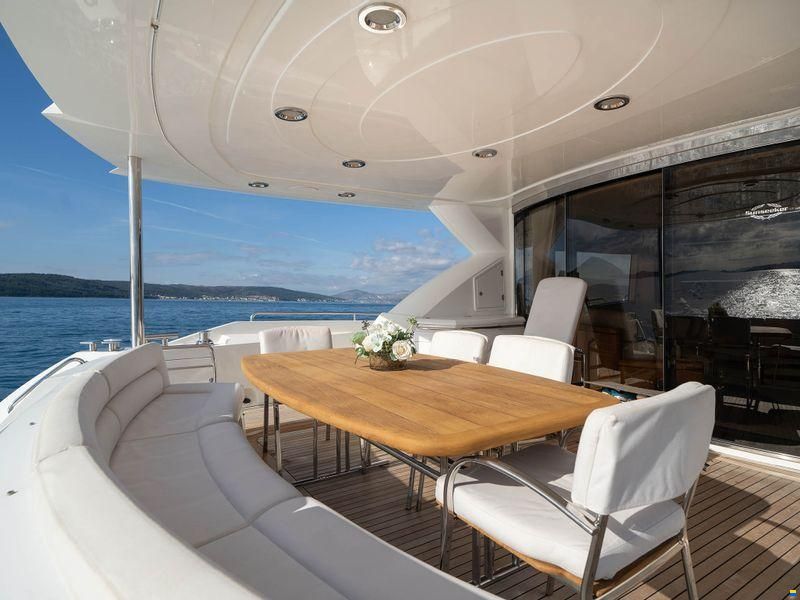 Sunseeker 82 Yacht