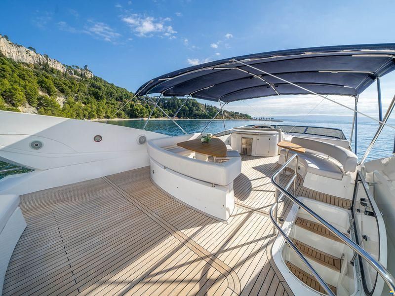 Sunseeker 82 Yacht