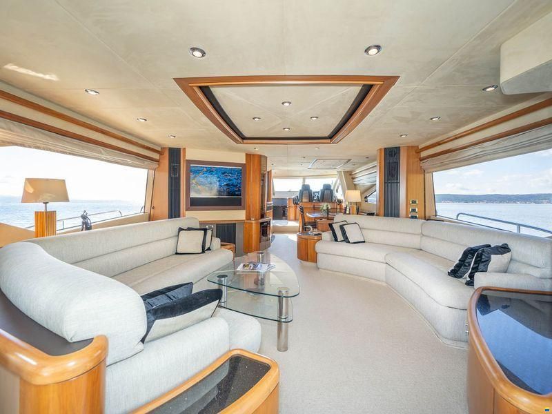Sunseeker 82 Yacht