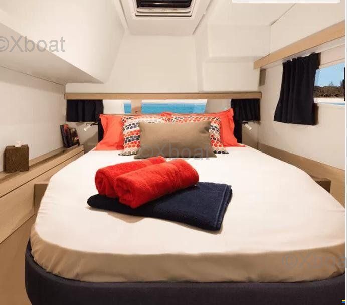 Fountaine Pajot Lucia 40
