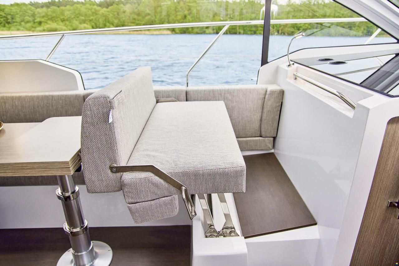 Sealine C335